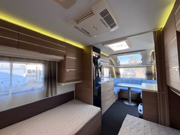Adria Adora 572 UT, bj.2015 met mover, airco, douche, voortent - Afbeelding 18