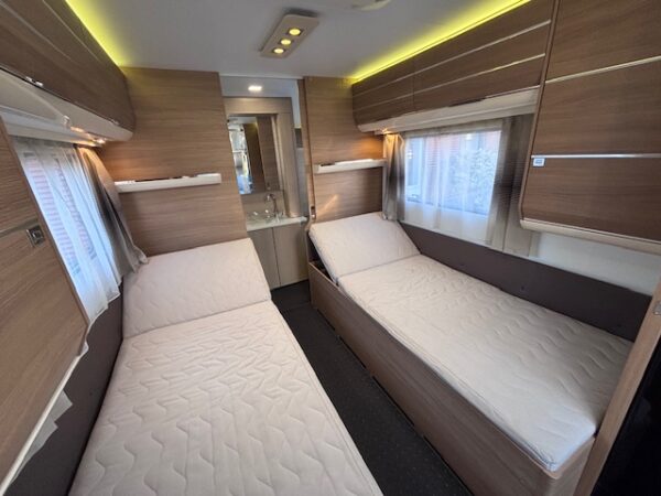 Adria Adora 572 UT, bj.2015 met mover, airco, douche, voortent - Afbeelding 9