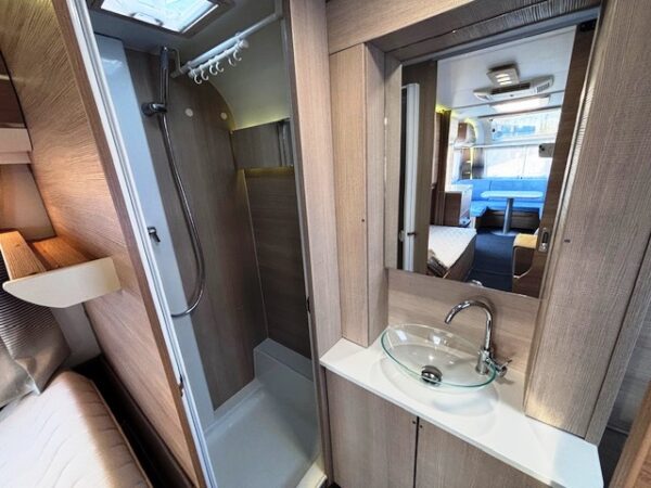 Adria Adora 572 UT, bj.2015 met mover, airco, douche, voortent - Afbeelding 13