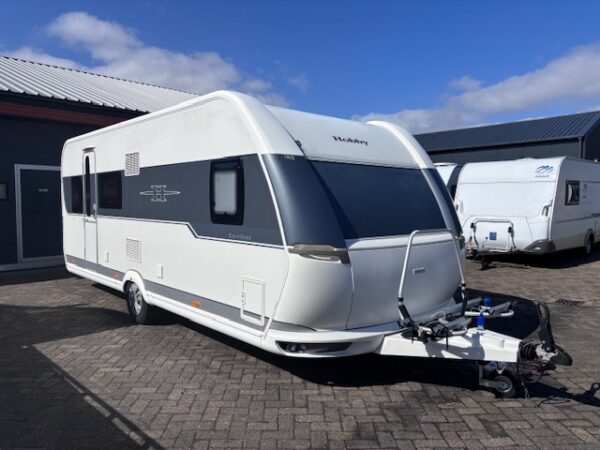Hobby Excellent 560 KMFE bj.2014 met STAPELBED en VOORTENT!!!