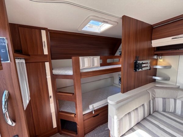 Hobby Excellent 560 KMFE bj.2014 met STAPELBED en VOORTENT!!! - Afbeelding 6