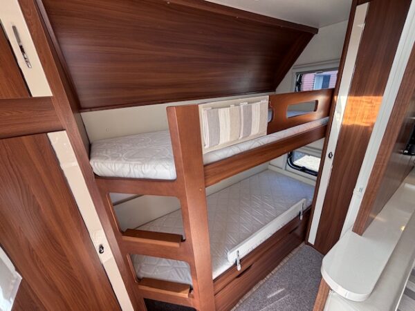 Hobby Excellent 560 KMFE bj.2014 met STAPELBED en VOORTENT!!! - Afbeelding 7
