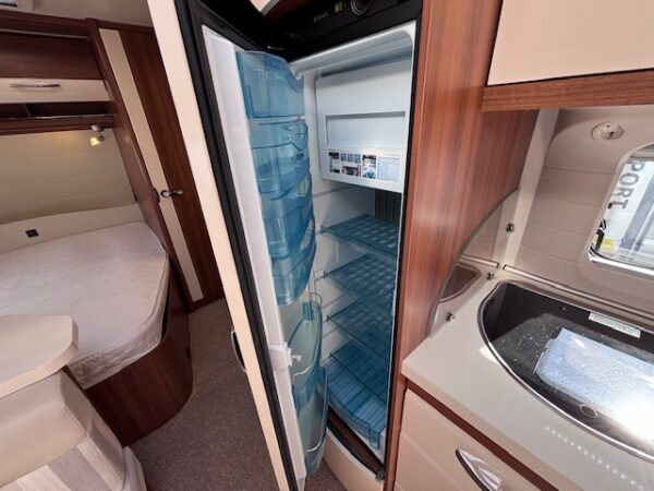 Hobby Excellent 560 KMFE bj.2014 met STAPELBED en VOORTENT!!! - Afbeelding 14