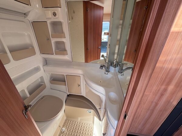 Hobby De Luxe 350 TB bj.2013 met MOVER en VOORTENT!!! - Afbeelding 11