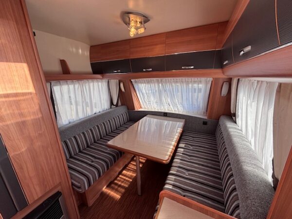 Hobby De Luxe 350 TB bj.2013 met MOVER en VOORTENT!!! - Afbeelding 13