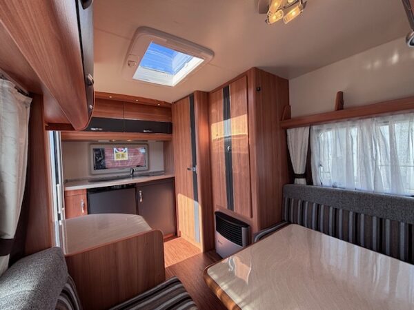 Hobby De Luxe 350 TB bj.2013 met MOVER en VOORTENT!!! - Afbeelding 14