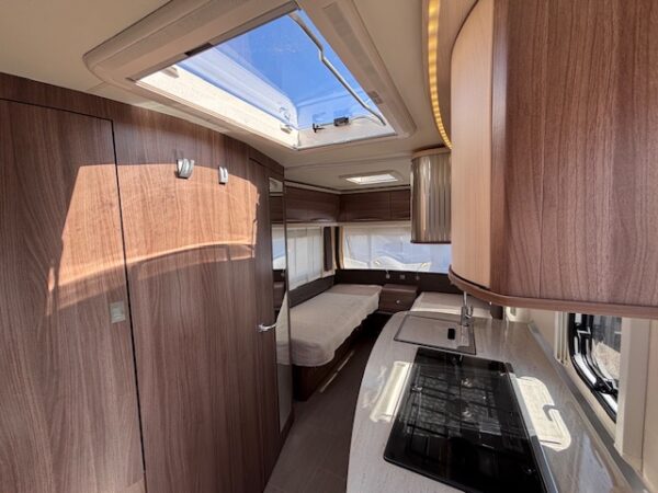 Bürstner Averso 475TL bj.2016, VOORTENT en 2 APARTE BEDDEN!!! - Afbeelding 5