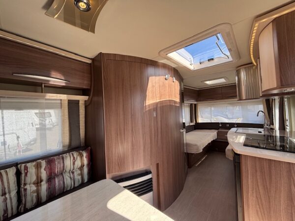 Bürstner Averso 475TL bj.2016, VOORTENT en 2 APARTE BEDDEN!!! - Afbeelding 9