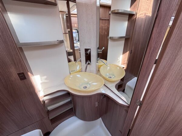 Bürstner Averso 475TL bj.2016, VOORTENT en 2 APARTE BEDDEN!!! - Afbeelding 11