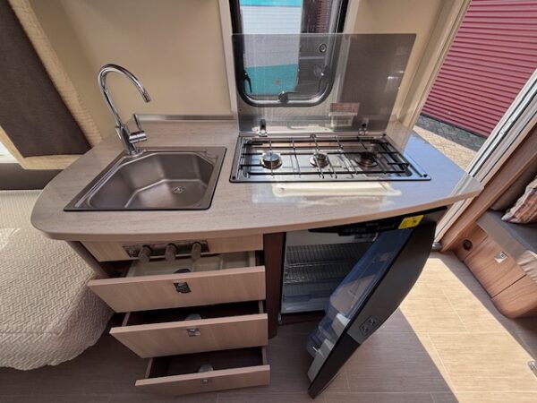 Bürstner Averso 475TL bj.2016, VOORTENT en 2 APARTE BEDDEN!!! - Afbeelding 15