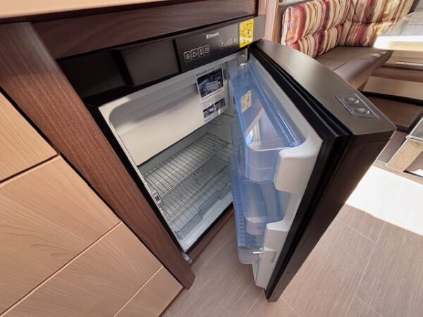 Bürstner Averso 475TL bj.2016, VOORTENT en 2 APARTE BEDDEN!!! - Afbeelding 16
