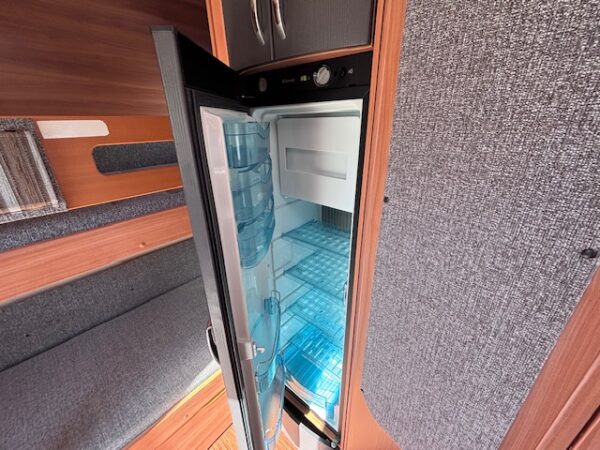 Hobby De Luxe 420 KB bj.2012, MOVER, VOORTENT en STAPELBED!!! - Afbeelding 10