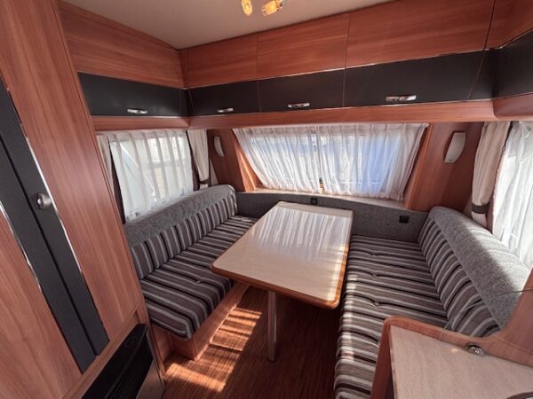 Hobby De Luxe 420 KB bj.2012, MOVER, VOORTENT en STAPELBED!!! - Afbeelding 12
