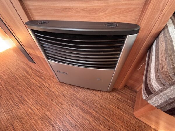 Hobby De Luxe 420 KB bj.2012, MOVER, VOORTENT en STAPELBED!!! - Afbeelding 21