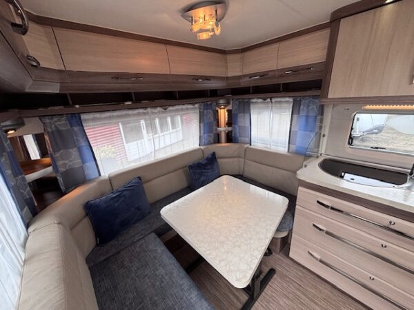 Hobby De Luxe 460 UFE bj. 2015, MOVER en VOORTENT!!! - Afbeelding 5
