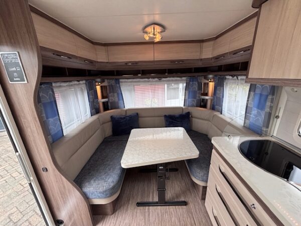 Hobby De Luxe 460 UFE bj. 2015, MOVER en VOORTENT!!! - Afbeelding 6