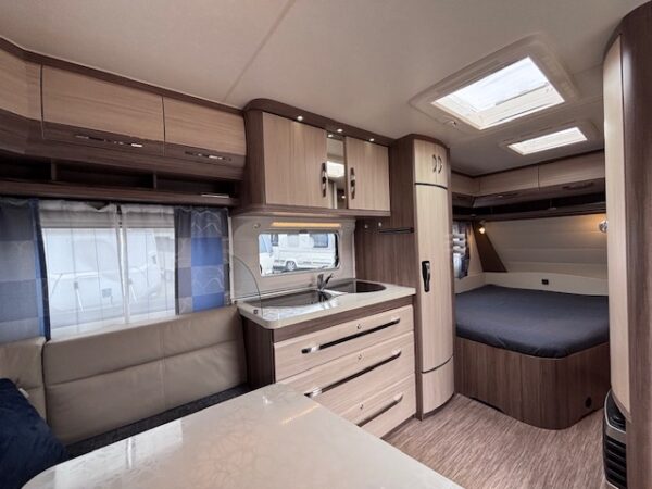 Hobby De Luxe 460 UFE bj. 2015, MOVER en VOORTENT!!! - Afbeelding 8