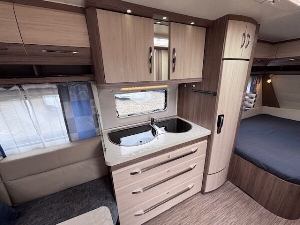 Hobby De Luxe 460 UFE bj. 2015, MOVER en VOORTENT!!! - Afbeelding 9