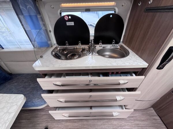 Hobby De Luxe 460 UFE bj. 2015, MOVER en VOORTENT!!! - Afbeelding 12