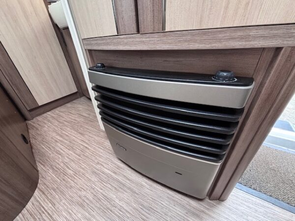 Hobby De Luxe 460 UFE bj. 2015, MOVER en VOORTENT!!! - Afbeelding 20