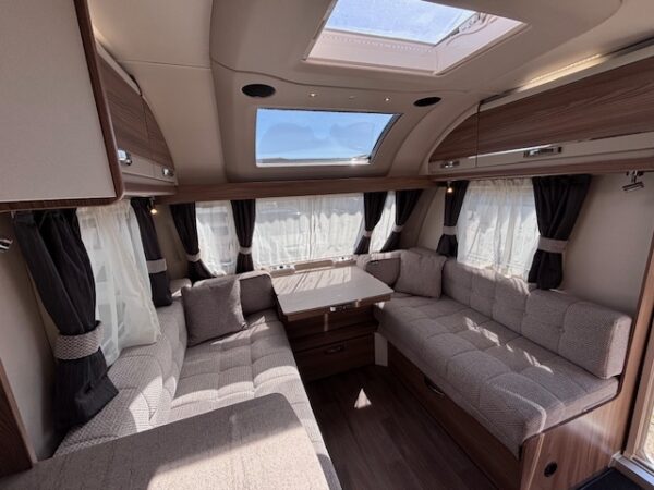Sprite Cruzer 550 SR bj.2022 met QUEENSBED en ZAKLUIFEL!!! - Afbeelding 6