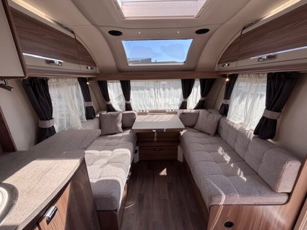 Sprite Cruzer 550 SR bj.2022 met QUEENSBED en ZAKLUIFEL!!! - Afbeelding 7