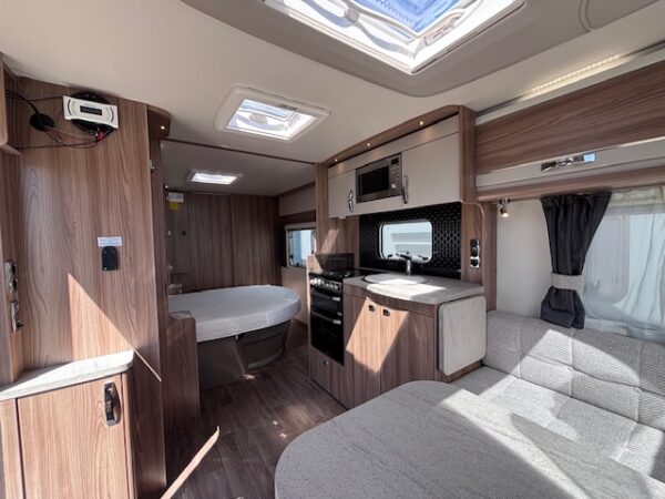 Sprite Cruzer 550 SR bj.2022 met QUEENSBED en ZAKLUIFEL!!! - Afbeelding 10