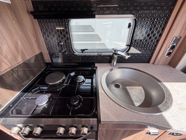 Sprite Cruzer 550 SR bj.2022 met QUEENSBED en ZAKLUIFEL!!! - Afbeelding 12