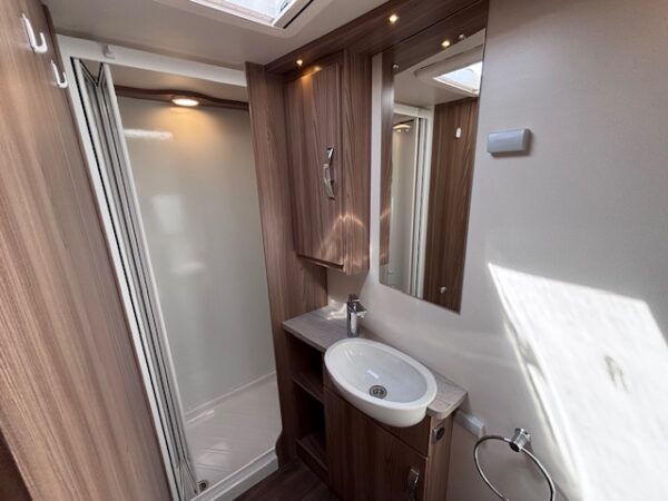 Sprite Cruzer 550 SR bj.2022 met QUEENSBED en ZAKLUIFEL!!! - Afbeelding 19