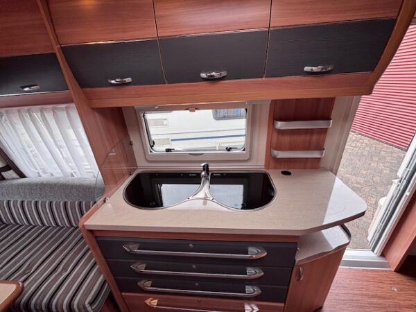 Hobby De Luxe 420 KB bj.2011 met MOVER en STAPELBED!!! - Afbeelding 9