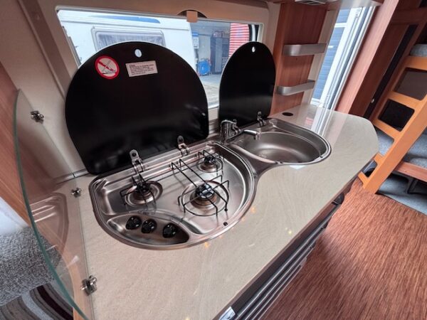 Hobby De Luxe 420 KB bj.2011 met MOVER en STAPELBED!!! - Afbeelding 10