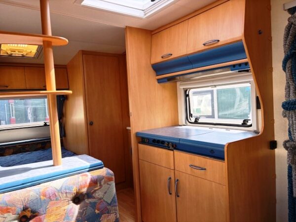 Hobby De Luxe 440SFE, bj.2000 met fransbed en voortent - Afbeelding 11