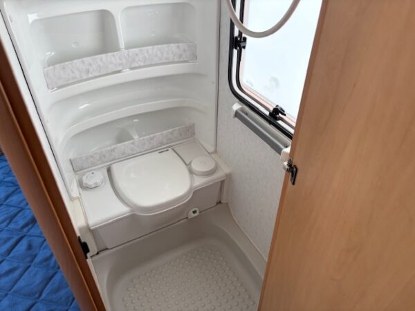 Hobby De Luxe 440SFE, bj.2000 met fransbed en voortent - Afbeelding 17