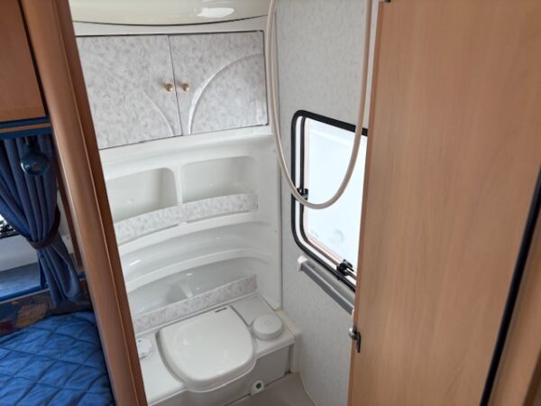 Hobby De Luxe 440SFE, bj.2000 met fransbed en voortent - Afbeelding 15