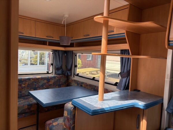 Hobby De Luxe 440SFE, bj.2000 met fransbed en voortent - Afbeelding 10