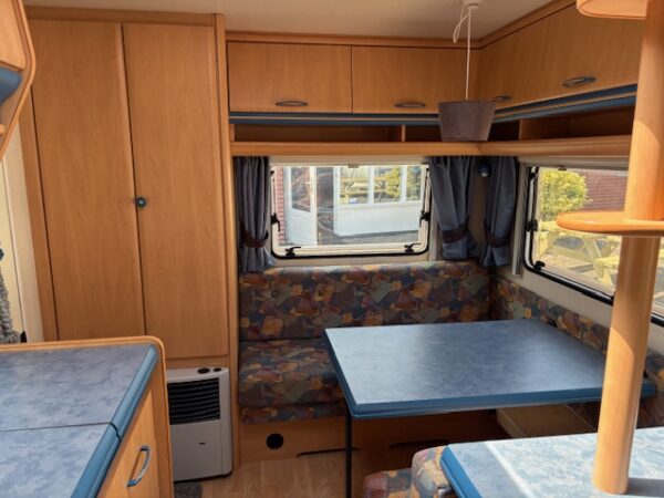 Hobby De Luxe 440SFE, bj.2000 met fransbed en voortent - Afbeelding 8