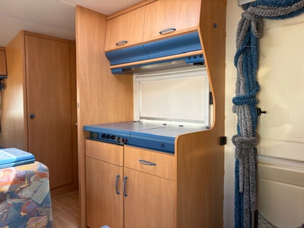 Hobby De Luxe 440SFE, bj.2000 met fransbed en voortent - Afbeelding 14