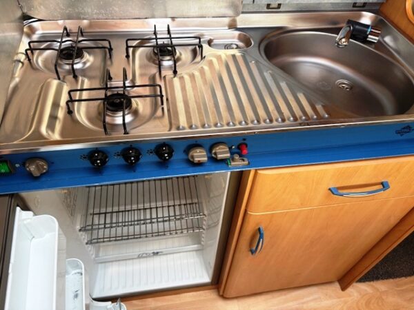 Hobby De Luxe 440SFE, bj.2000 met fransbed en voortent - Afbeelding 12