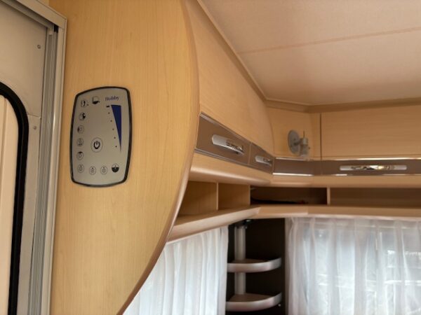 Hobby La Vita 495 UL bj.2010, mover, airco, voortent - Afbeelding 19