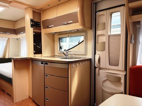 Hobby La Vita 495 UL bj.2010, mover, airco, voortent - Afbeelding 15