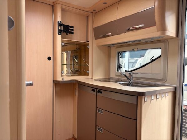Hobby La Vita 495 UL bj.2010, mover, airco, voortent - Afbeelding 23