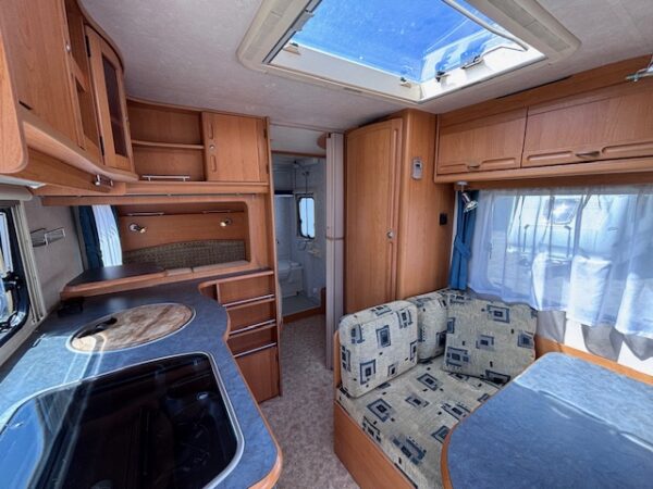 Adria Unica B 462 DP bj.2002 met VOORTENT en DOUCHE!!! - Afbeelding 6