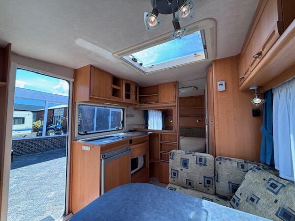 Adria Unica B 462 DP bj.2002 met VOORTENT en DOUCHE!!! - Afbeelding 9