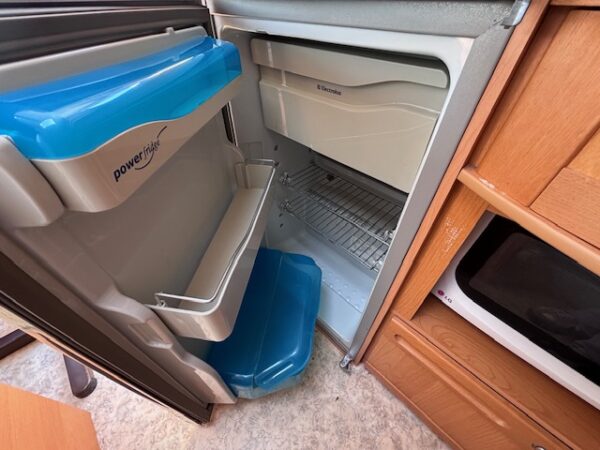 Adria Unica B 462 DP bj.2002 met VOORTENT en DOUCHE!!! - Afbeelding 13