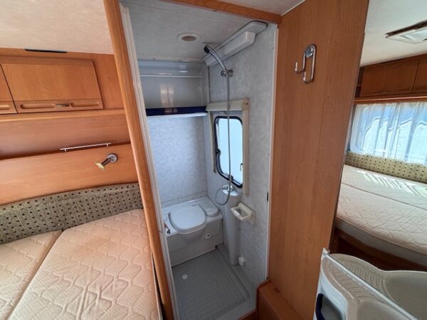 Adria Unica B 462 DP bj.2002 met VOORTENT en DOUCHE!!! - Afbeelding 16