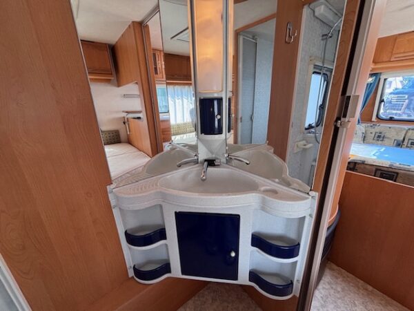 Adria Unica B 462 DP bj.2002 met VOORTENT en DOUCHE!!! - Afbeelding 17