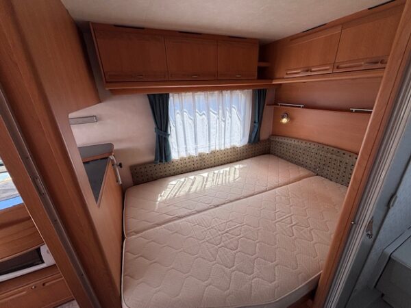 Adria Unica B 462 DP bj.2002 met VOORTENT en DOUCHE!!! - Afbeelding 18