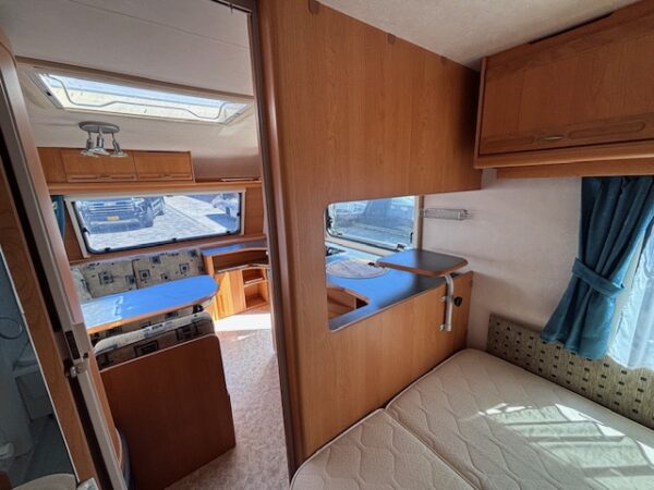 Adria Unica B 462 DP bj.2002 met VOORTENT en DOUCHE!!! - Afbeelding 19