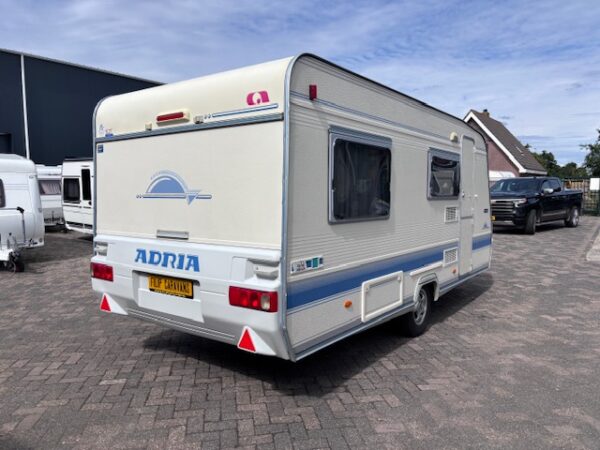 Adria Unica B 462 DP bj.2002 met VOORTENT en DOUCHE!!! - Afbeelding 2