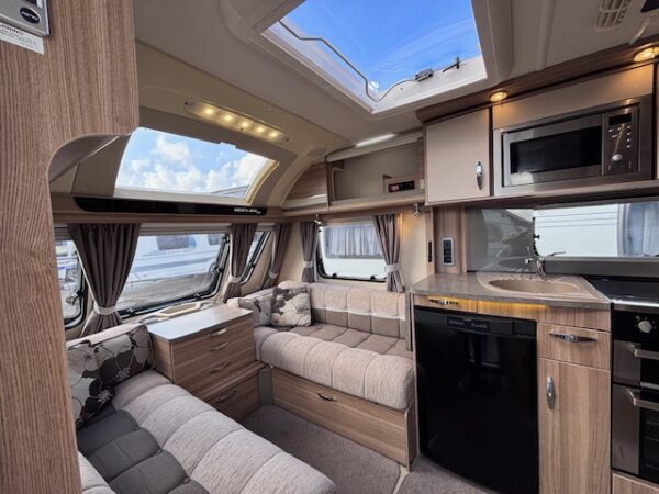 Sterling Eccles bj.2014, QUEENSBED, MOVER en ZAKLUIFEL!!! - Afbeelding 5
